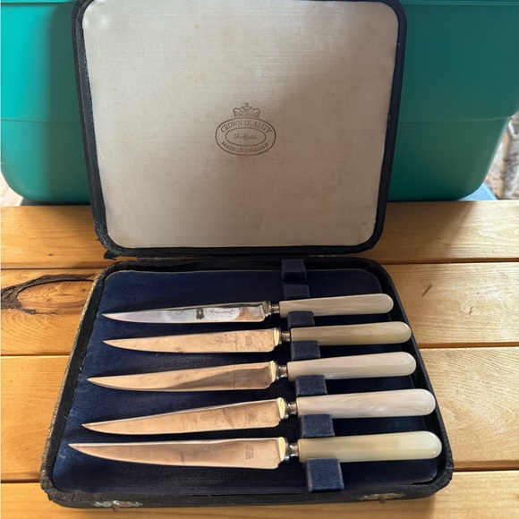 Vintage Raimond Sheffield England Mother Of Pearl Handles Stainless Steel Knives - Picture 1 of 12